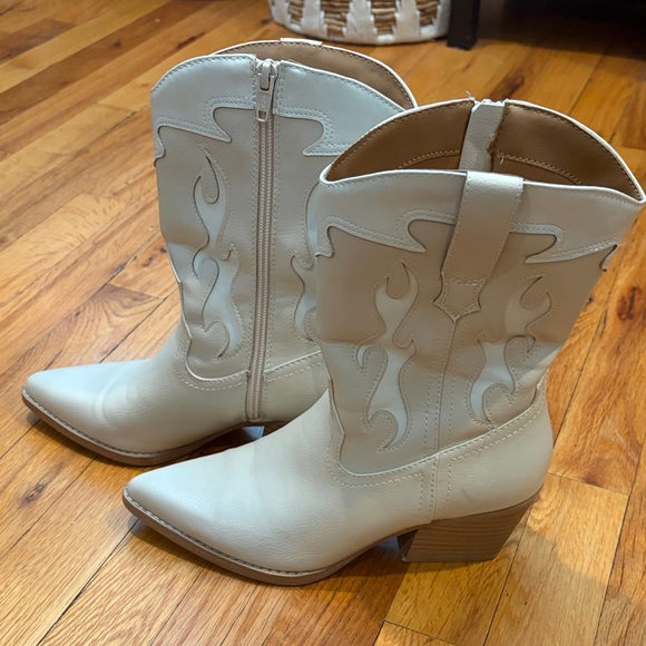 Universal Thread Zena Western Boots tan size 6.5 - Picture 3 of 6